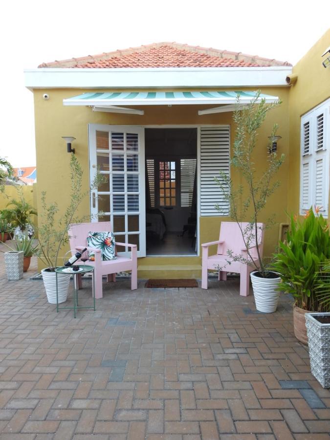Historic Building The Palm Backyard Studio-Apartment Willemstad, Curacao Feel Home Away From Home Eksteriør bilde