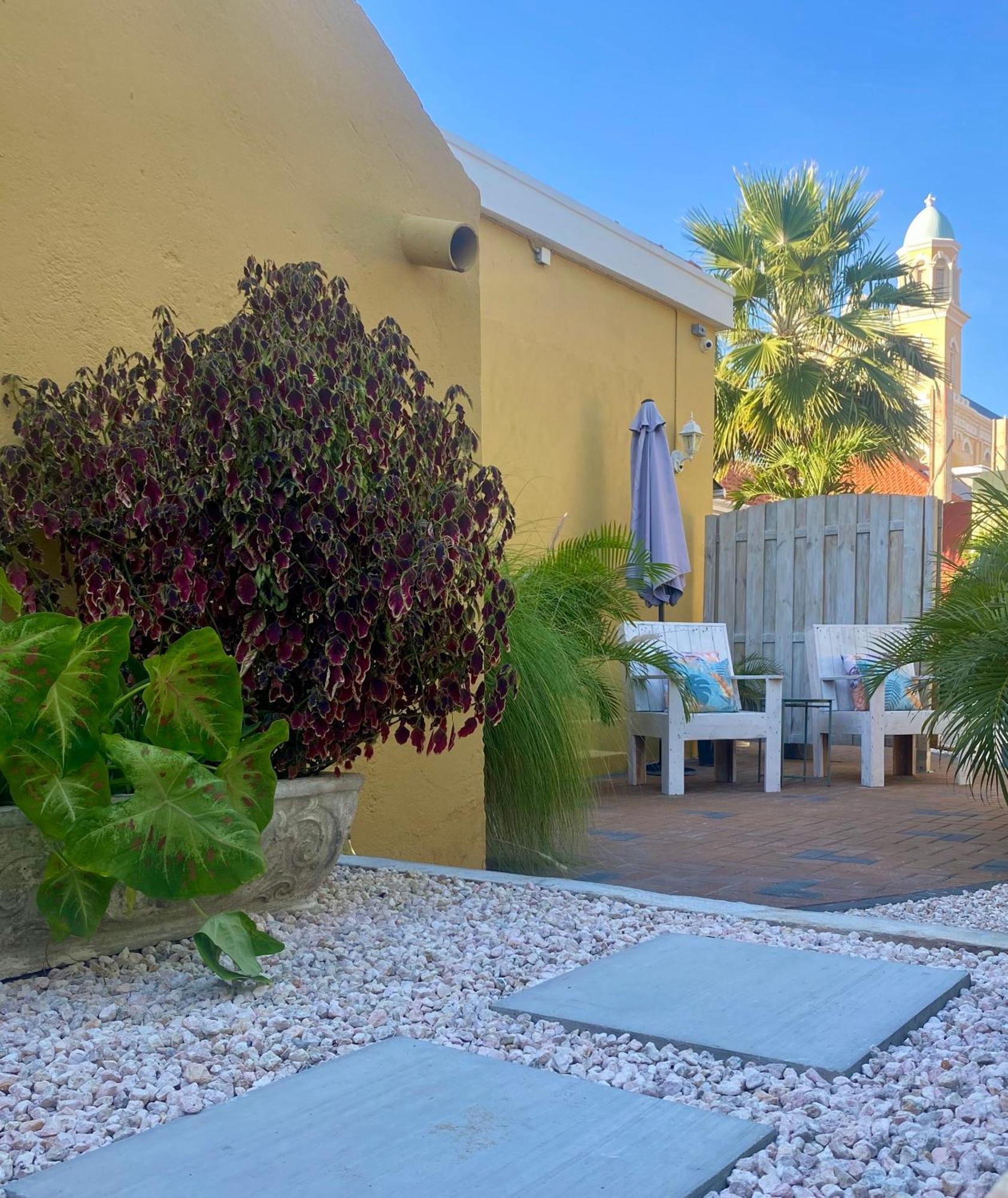 Historic Building The Palm Backyard Studio-Apartment Willemstad, Curacao Feel Home Away From Home Eksteriør bilde